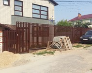 Комбинированный забор из евроштакетника.г. Владимир ул. Урожайная, д.24