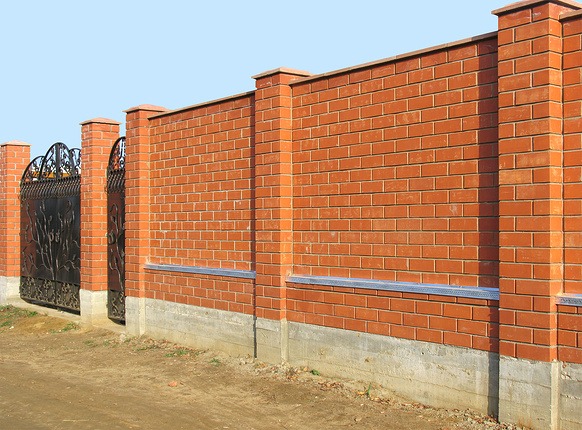 Заборы кирпичные